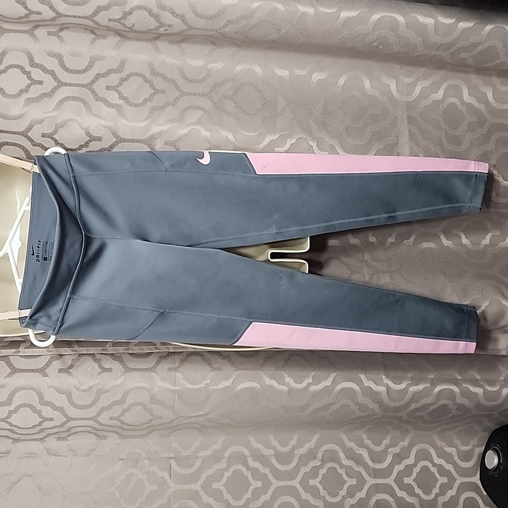 Girls nike pro leggings
